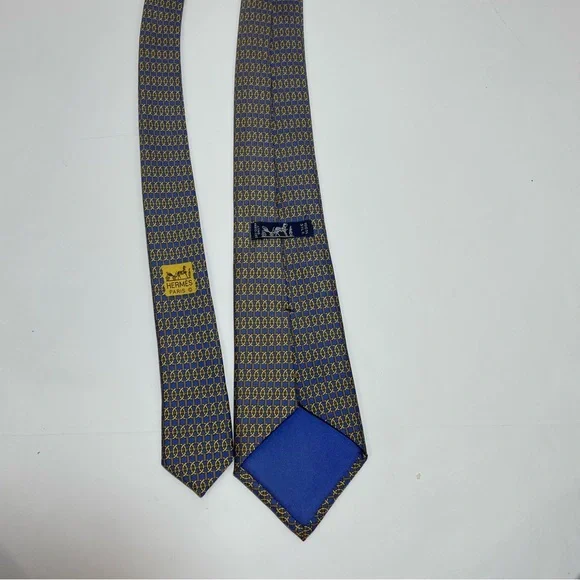 HERMES PARIS CHAINLINKBLUE AND YELLOW VINTAGE 100% SILK TIE
